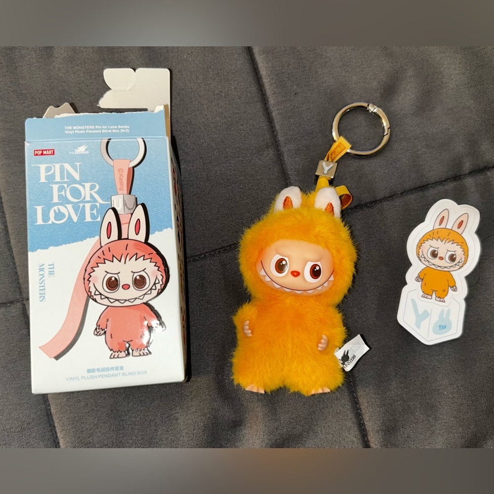 POP MART Pin For Love - Labubu “Y”